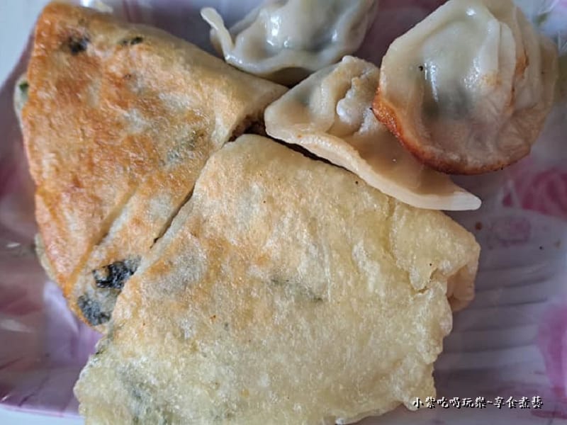 蔥油餅+煎餃-小琉球三姐早餐店.jpg
