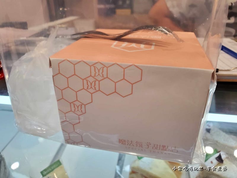 624外帶芋頭千層-2023魔法氛子甜點店.jpg 624外帶芋頭千層-2023魔法氛子甜點店.jpg