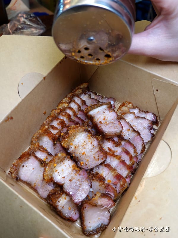 灑粉-品臻黃金脆皮燒肉饒河一店.jpg 灑粉-品臻黃金脆皮燒肉饒河一店.jpg