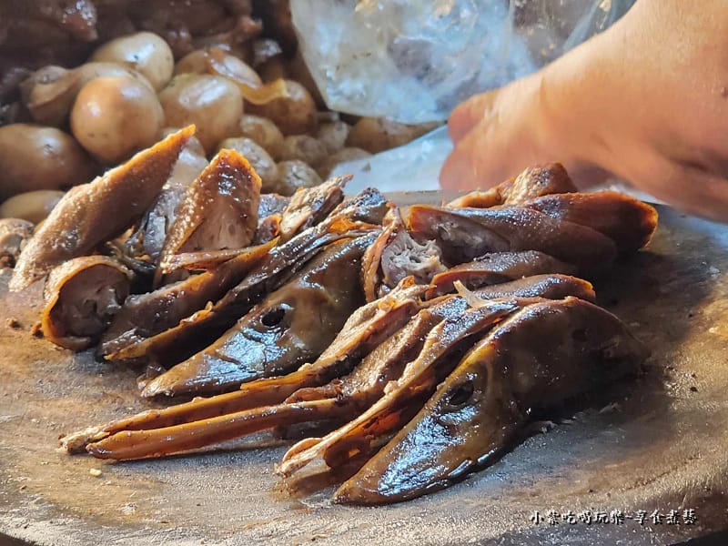 滷鴨頭含脖子-鶯歌林鴻鈞滷味.jpg