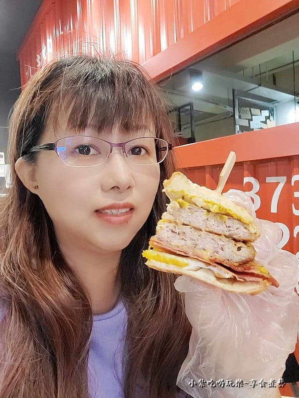 好厚的漢堡肉-中壢豪秋吐司.jpg 好厚的漢堡肉-中壢豪秋吐司.jpg