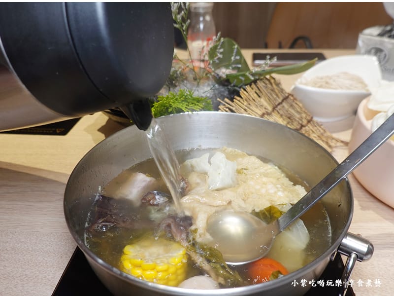 客家福菜蛤蠣鍋加昆布湯-汆鍋上選鍋物中壢sogo店.jpg 客家福菜蛤蠣鍋加昆布湯-汆鍋上選鍋物中壢sogo店.jpg