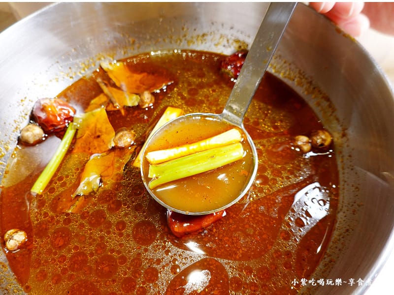 噴香麻辣湯底-汆鍋上選鍋物中壢sogo店.jpg 噴香麻辣湯底-汆鍋上選鍋物中壢sogo店.jpg