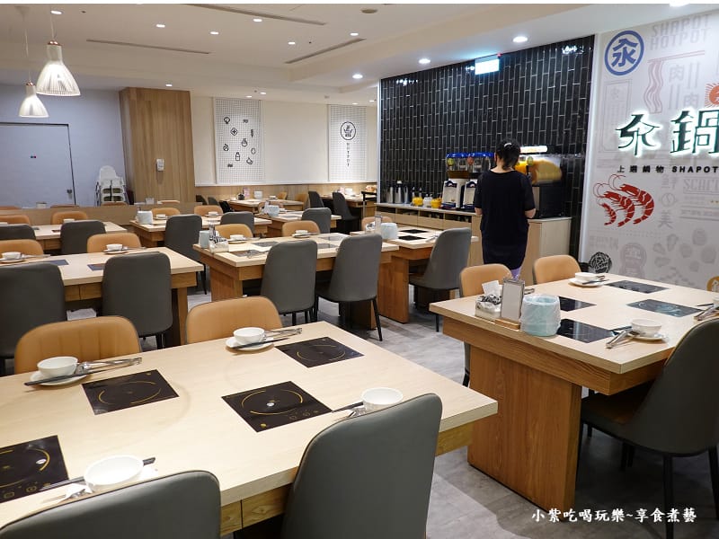 用餐環境-汆鍋上選鍋物中壢sogo店 (1).jpg 用餐環境-汆鍋上選鍋物中壢sogo店 (1).jpg