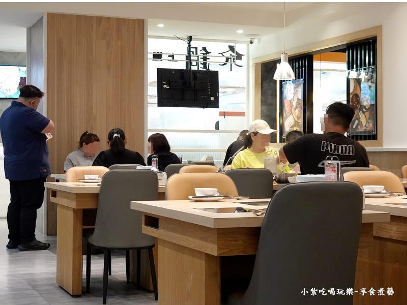 用餐環境-汆鍋上選鍋物中壢sogo店 (2).jpg 用餐環境-汆鍋上選鍋物中壢sogo店 (2).jpg