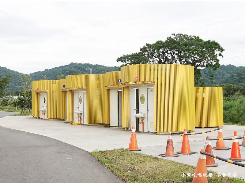 景觀土丘下方公廁.jpg