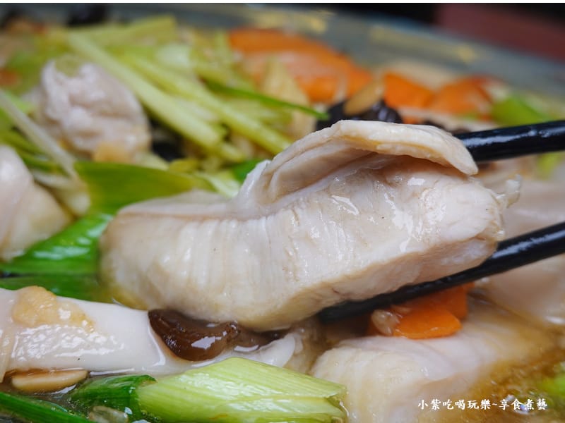 芹菜炒鯊魚-五結百匯窯烤雞餐廳 (2).jpg 芹菜炒鯊魚-五結百匯窯烤雞餐廳 (2).jpg