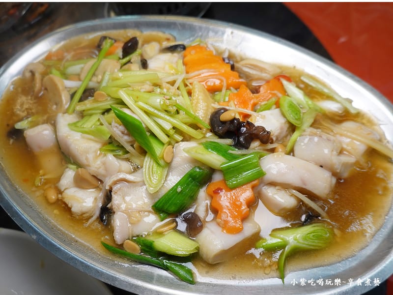 芹菜炒鯊魚-五結百匯窯烤雞餐廳 (1).jpg 芹菜炒鯊魚-五結百匯窯烤雞餐廳 (1).jpg
