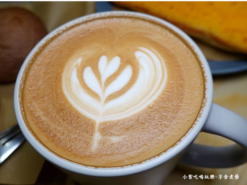 熱拿鐵-紅菓咖啡經國店、齊食紅菓咖啡經國店-熱拿鐵0.jpg