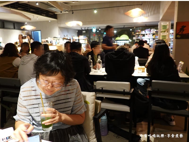 用餐環境座位-玩逗樹咖啡中原店 (4).jpg 用餐環境座位-玩逗樹咖啡中原店 (4).jpg