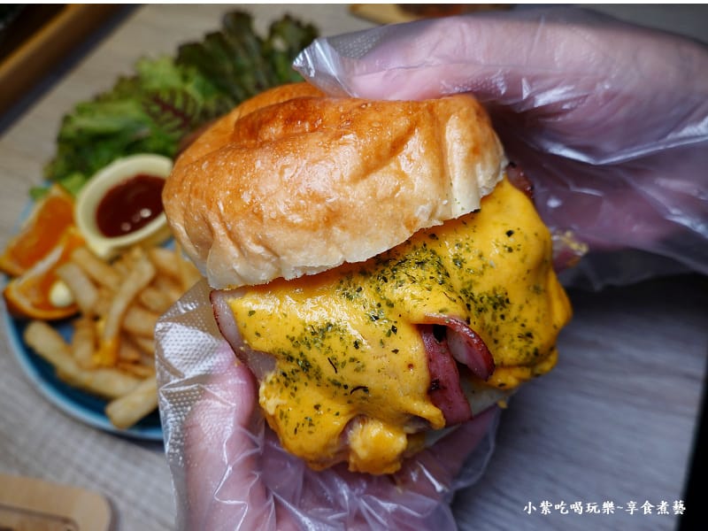 培根起司牛肉堡-玩逗樹咖啡中原店 (7).jpg 培根起司牛肉堡-玩逗樹咖啡中原店 (7).jpg