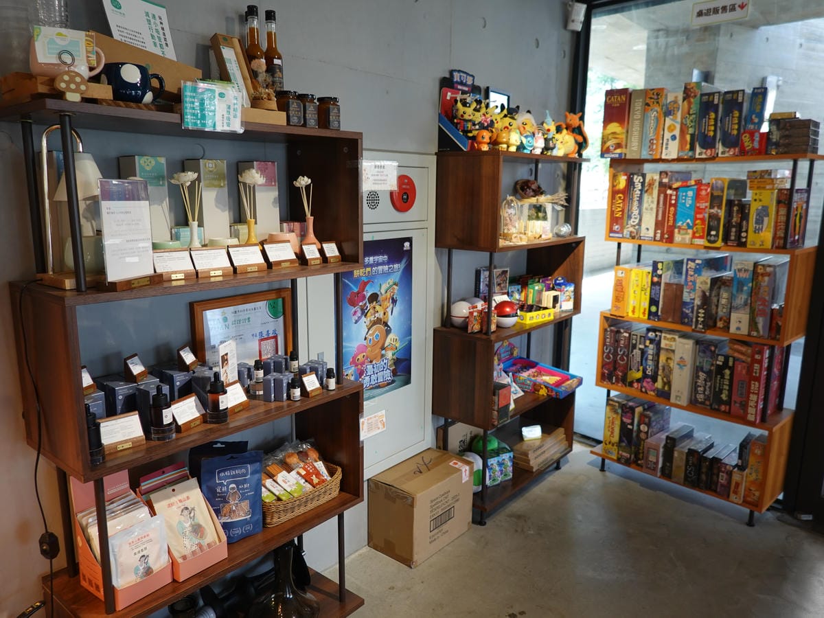 商品區-玩逗樹咖啡中原店 (2).JPG 商品區-玩逗樹咖啡中原店 (2).JPG