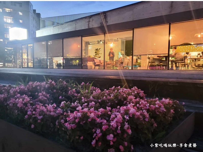玩逗樹咖啡中原店外觀.jpg 玩逗樹咖啡中原店外觀.jpg