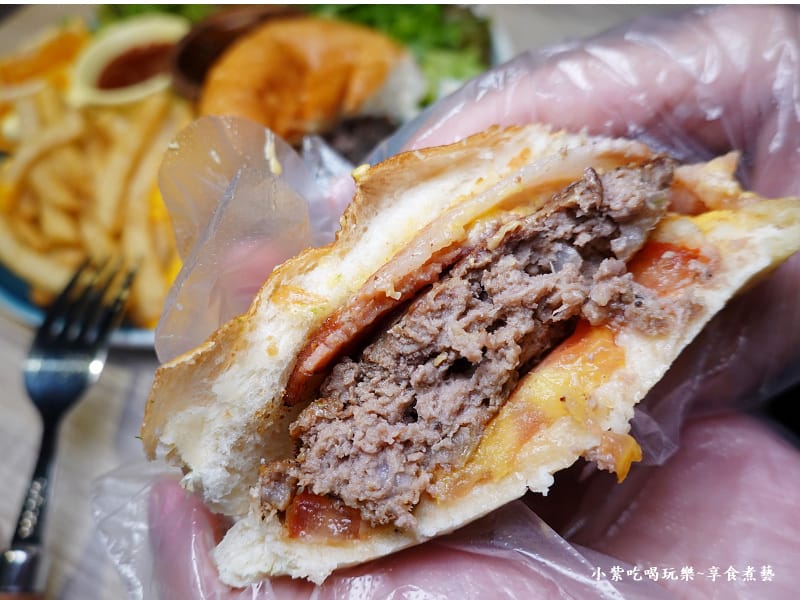 培根起司牛肉堡-玩逗樹咖啡中原店 (8).jpg 培根起司牛肉堡-玩逗樹咖啡中原店 (8).jpg