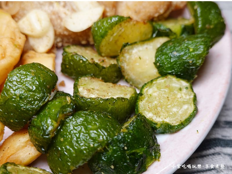 小黃瓜-炸綺來鹹酥雞桃園中正店.jpg