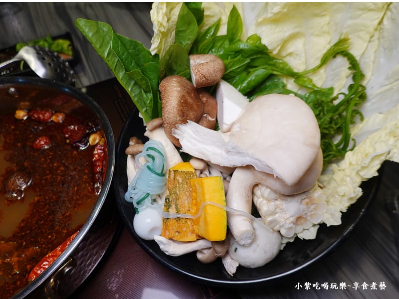 自夾菜盤-孫太太嚴選超市火鍋台北民族店 (2).jpg