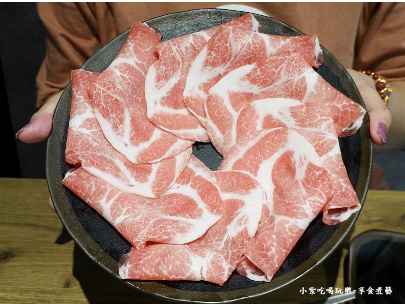 打卡送梅花豬-饗食鍋桃園成功店 (1).jpg 打卡送梅花豬-饗食鍋桃園成功店 (1).jpg