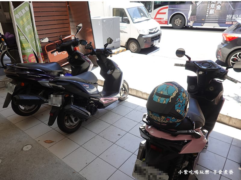 店門口可停機車-饗食鍋桃園成功店.jpg 店門口可停機車-饗食鍋桃園成功店.jpg
