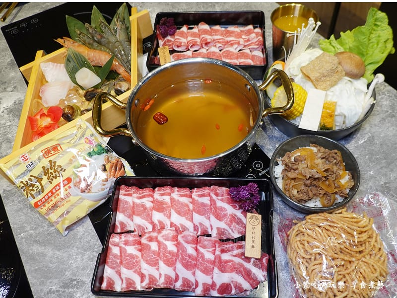 極黑伊比利黑豚套餐合照-寒聚精緻鍋物正光店.jpg 極黑伊比利黑豚套餐合照-寒聚精緻鍋物正光店.jpg