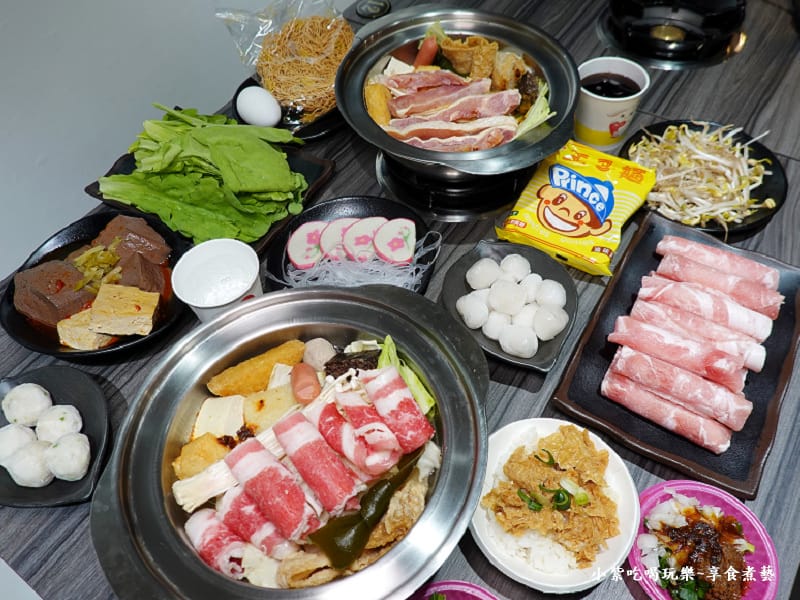 逸小鍋鍋物楊梅店餐食合照.jpg