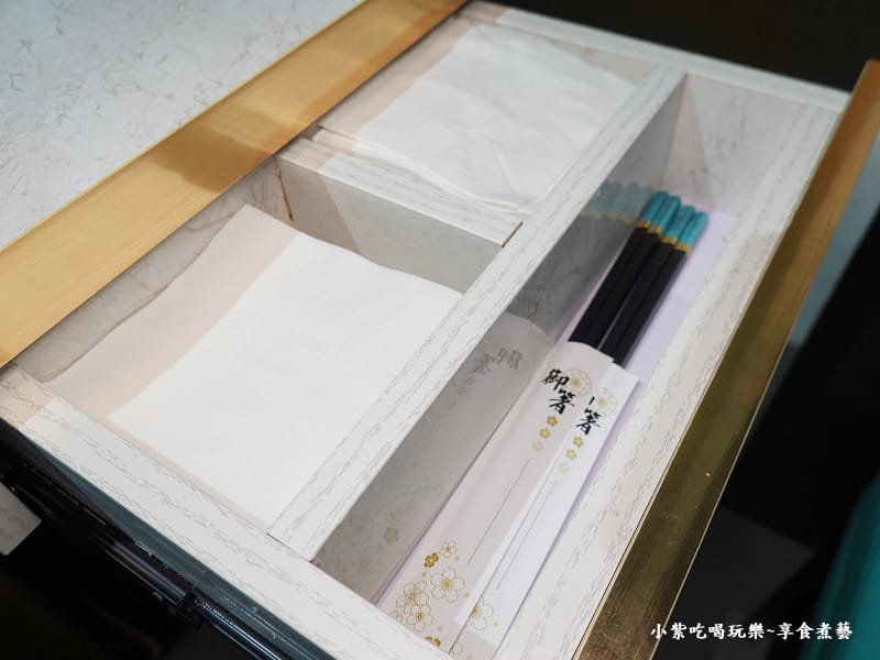抽屜面紙公筷-狂一鍋酸菜魚西門町店.jpg