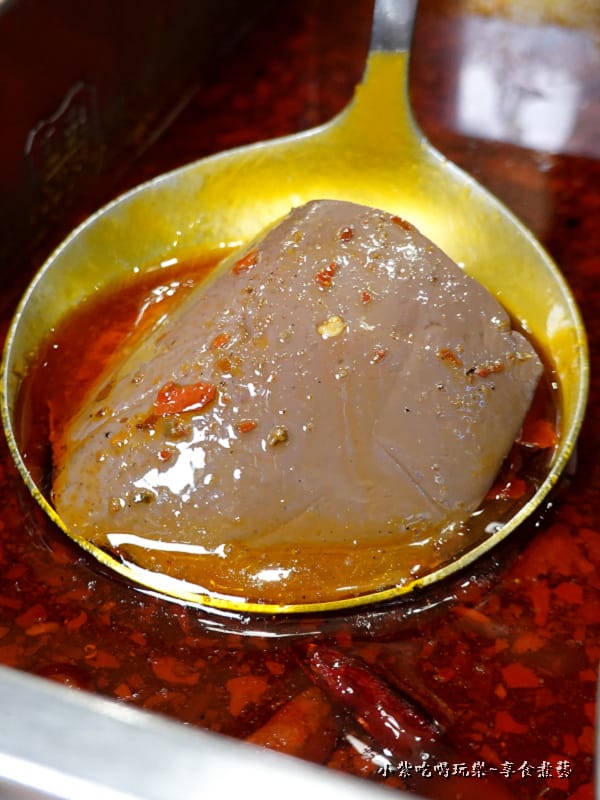 招牌麻辣鍋內有鴨血-鬼椒麻辣王火鍋烤串羅東旗艦店.jpg 招牌麻辣鍋內有鴨血-鬼椒麻辣王火鍋烤串羅東旗艦店.jpg