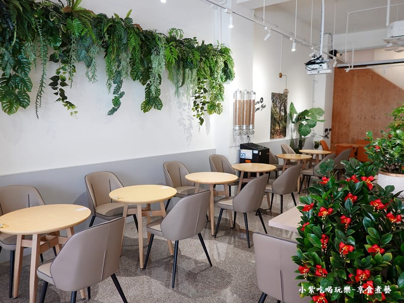1樓用餐環境-2025成真咖啡桃園中正店 (1).jpg 1樓用餐環境-2025成真咖啡桃園中正店 (1).jpg