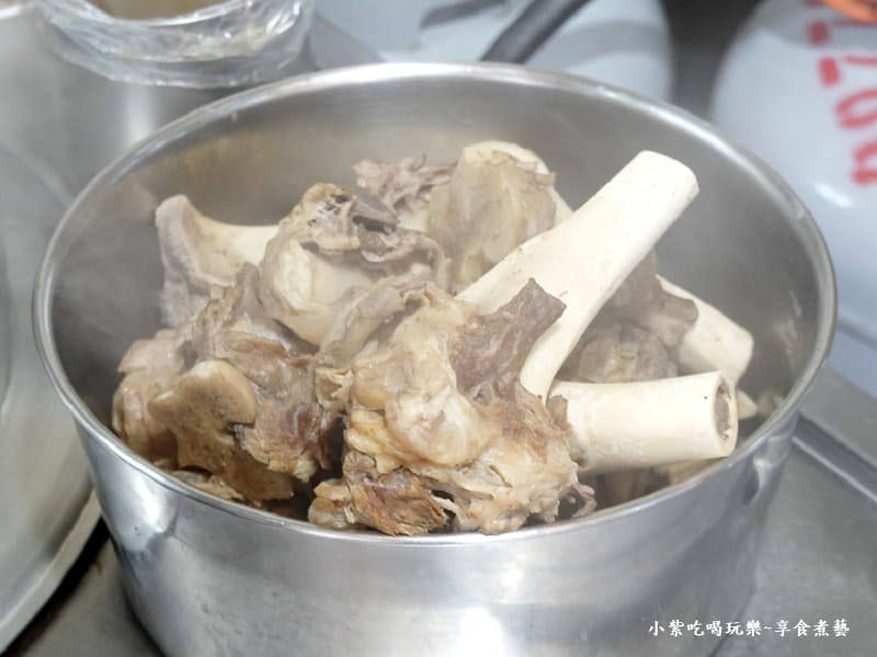 羊骨-竹崎老店肉圓羊肉湯總店13.jpg 羊骨-竹崎老店肉圓羊肉湯總店13.jpg
