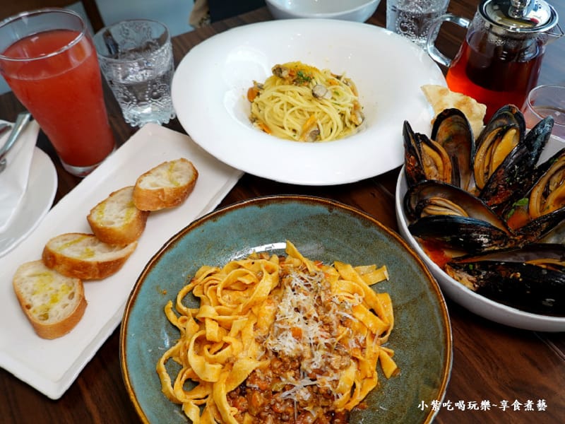艷陽下義大利小餐館餐食合照.jpg 艷陽下義大利小餐館餐食合照.jpg