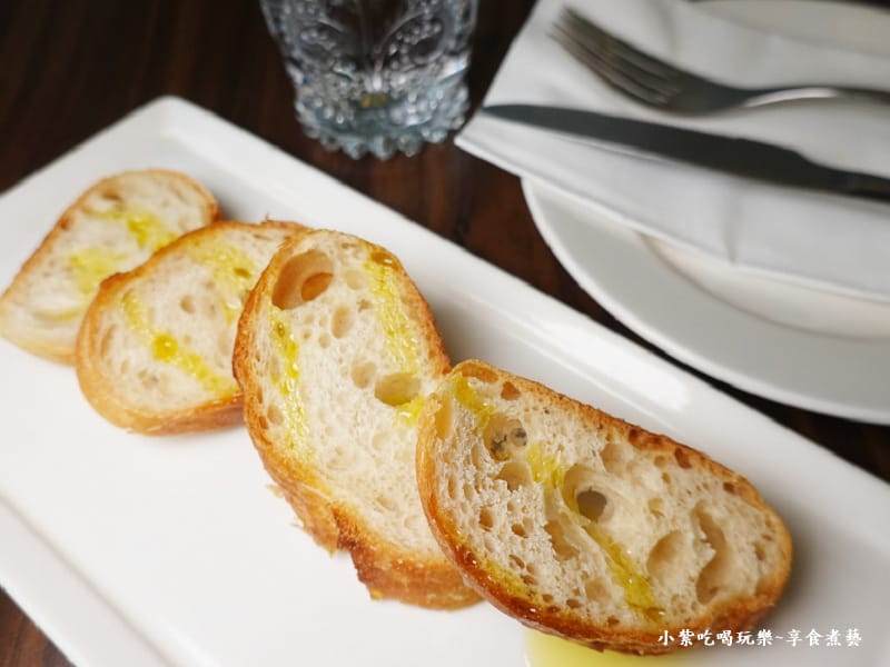 開胃麵包-艷陽下義大利小餐館.jpg 開胃麵包-艷陽下義大利小餐館.jpg