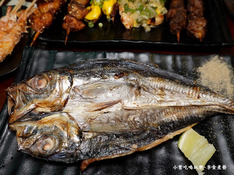 烤竹筴魚-雞老闆桶仔雞萬隆店 (1).jpg 烤竹筴魚-雞老闆桶仔雞萬隆店 (1).jpg