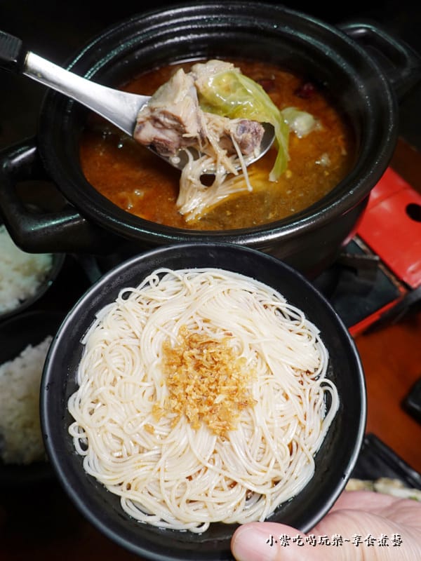 麻油雞湯-雞老闆桶仔雞萬隆店 (1).jpg 麻油雞湯-雞老闆桶仔雞萬隆店 (1).jpg