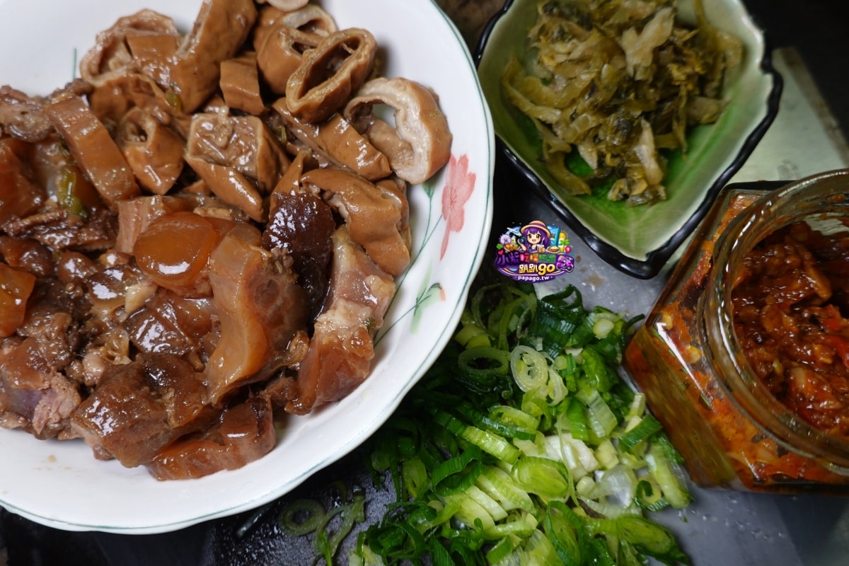 捷運松山站美食/饒河夜市滷味推薦【撒旦牛滷味饒河店】一買成主顧好吃又入味滷牛三寶、滷大腸(買回家加料)立馬變身美味下飯下酒佳餚 - 第35張圖 捷運松山站美食/饒河夜市滷味推薦【撒旦牛滷味饒河店】一買成主顧好吃又入味滷牛三寶、滷大腸(買回家加料)立馬變身美味下飯下酒佳餚