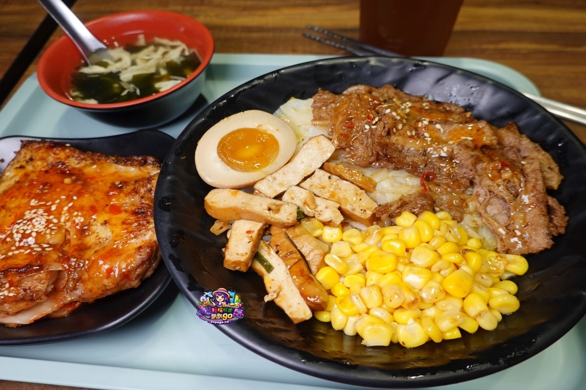 桃園八德平價日式便當【炬日式烤肉飯八德廣福店】內用湯品無限喝到飽/好吃炙燒腿牛雙拼飯/戰斧豚雞雙饗丼(有外送服務與限定優惠99元精緻便當)食記附菜單
