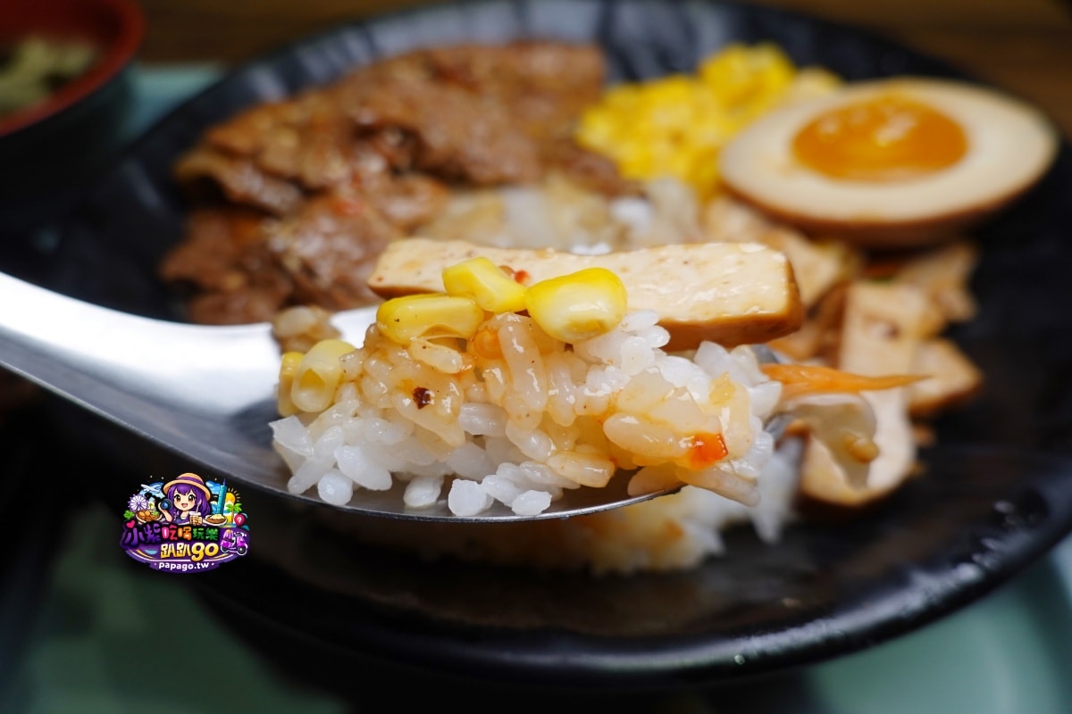 桃園八德平價日式便當【炬日式烤肉飯八德廣福店】內用湯品無限喝到飽/好吃炙燒腿牛雙拼飯/戰斧豚雞雙饗丼(有外送服務與限定優惠99元精緻便當)食記附菜單