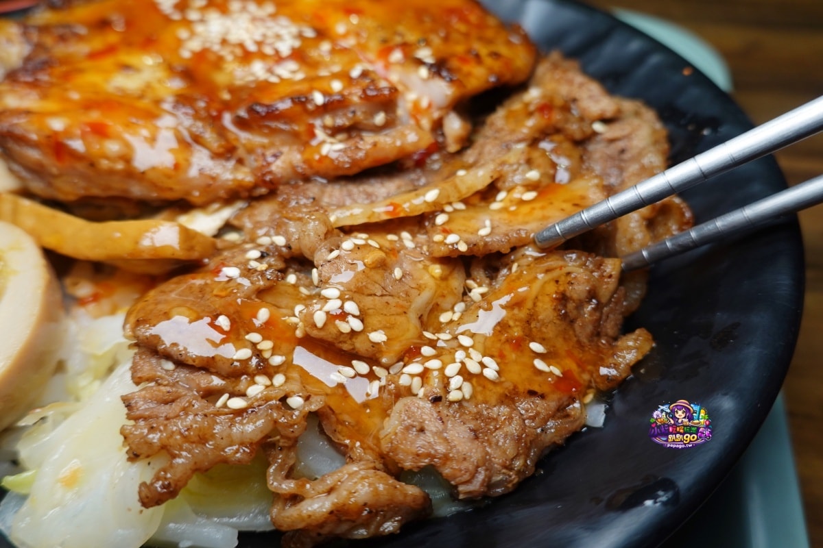桃園八德平價日式便當【炬日式烤肉飯八德廣福店】內用湯品無限喝到飽/好吃炙燒腿牛雙拼飯/戰斧豚雞雙饗丼(有外送服務與限定優惠99元精緻便當)食記附菜單