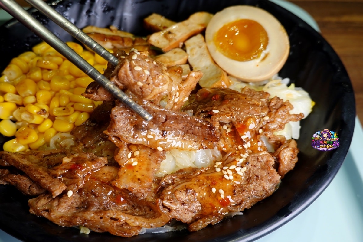 桃園八德平價日式便當【炬日式烤肉飯八德廣福店】內用湯品無限喝到飽/好吃炙燒腿牛雙拼飯/戰斧豚雞雙饗丼(有外送服務與限定優惠99元精緻便當)食記附菜單