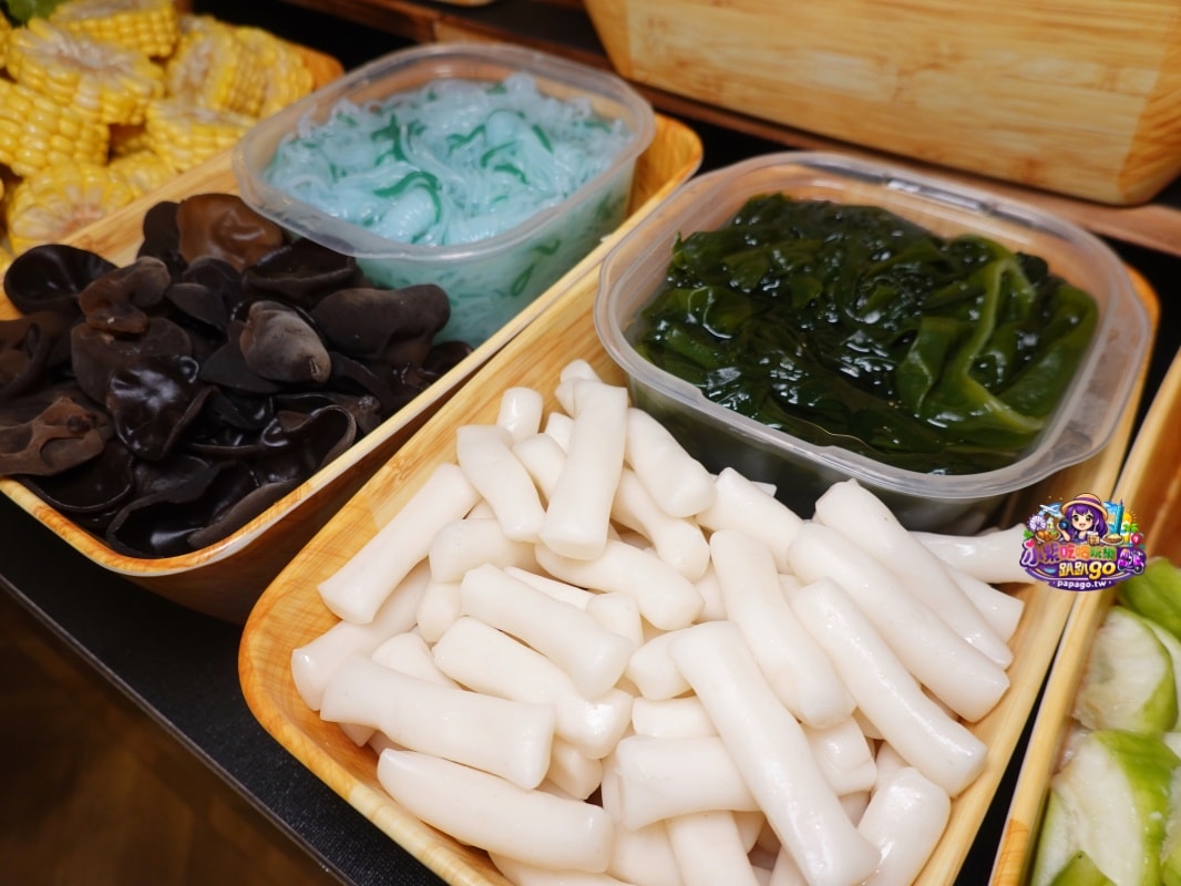 新北火鍋吃到飽/永和寵物友善/單人友善吃到飽【呼穀壽喜燒永和中正店 】伯爵茶壽喜燒湯底涮肉真好吃!6種牛豬雞肉盤/鍋物飲品自助吧(呼穀壽喜燒菜單) - 第32張圖 新北火鍋吃到飽/永和寵物友善/單人友善吃到飽【呼穀壽喜燒永和中正店 】伯爵茶壽喜燒湯底涮肉真好吃!6種牛豬雞肉盤/鍋物飲品自助吧(呼穀壽喜燒菜單)