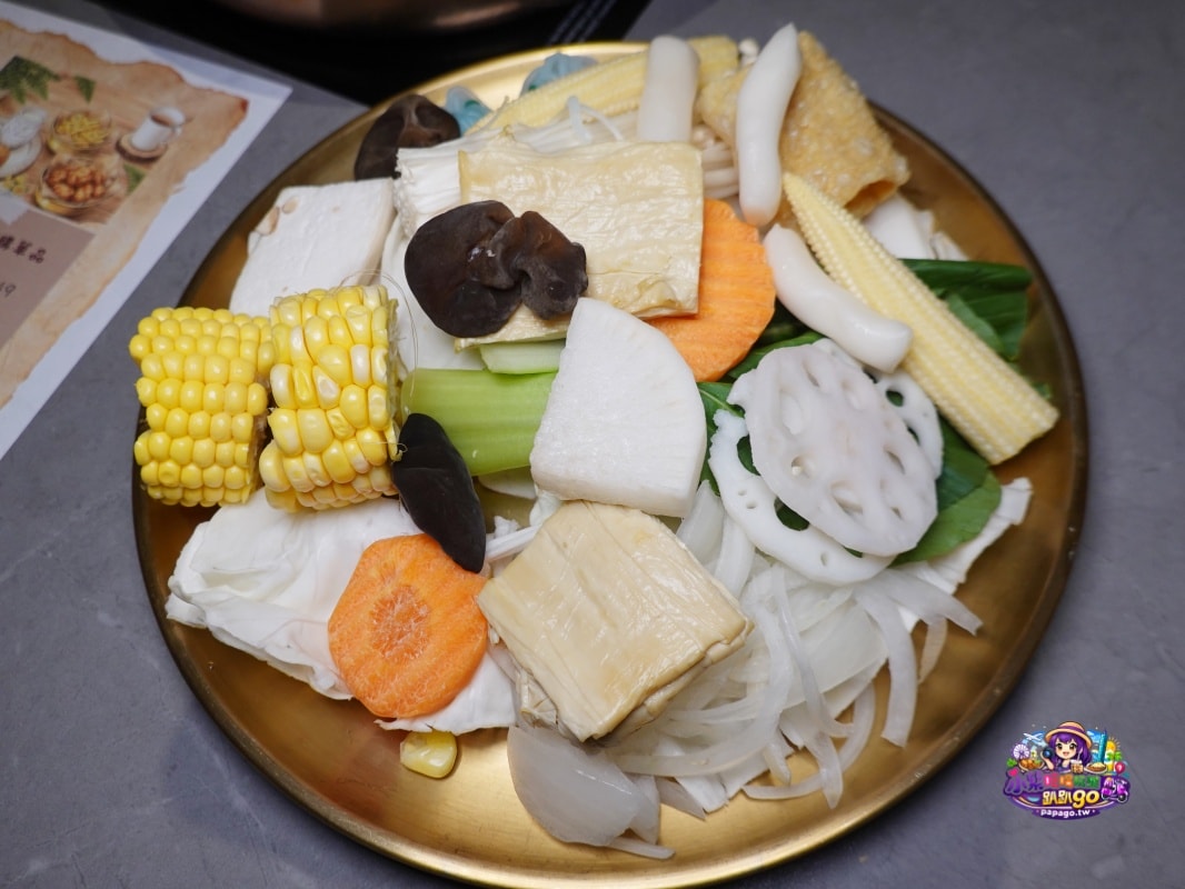 新北火鍋吃到飽/永和寵物友善/單人友善吃到飽【呼穀壽喜燒永和中正店 】伯爵茶壽喜燒湯底涮肉真好吃!6種牛豬雞肉盤/鍋物飲品自助吧(呼穀壽喜燒菜單) - 第39張圖 新北火鍋吃到飽/永和寵物友善/單人友善吃到飽【呼穀壽喜燒永和中正店 】伯爵茶壽喜燒湯底涮肉真好吃!6種牛豬雞肉盤/鍋物飲品自助吧(呼穀壽喜燒菜單)
