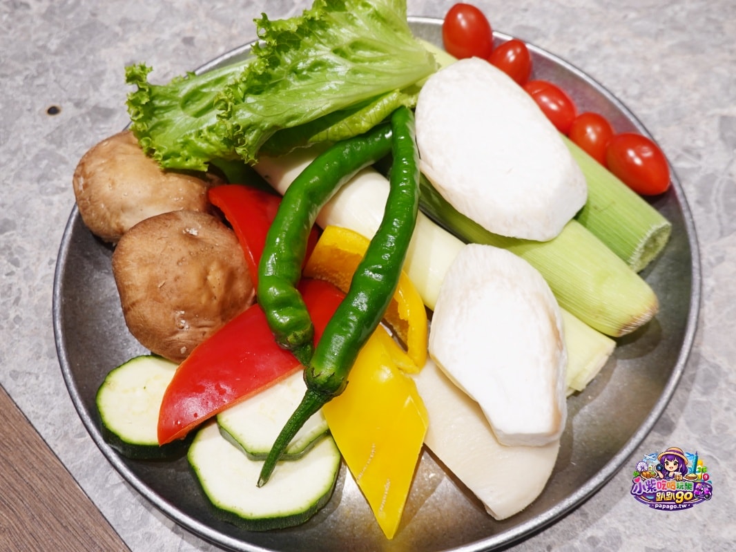 宜蘭炭火燒烤吃到飽/五結美食【春日里炭火燒肉．放題】一~四商業午餐最低568元。臨近冬山河親水公園美食(春日里炭火燒肉吃到飽菜單)