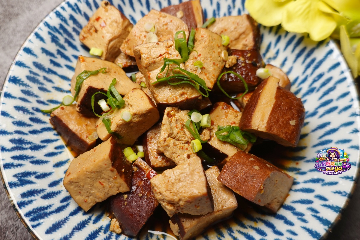 台中海線美食/宅配滷味推薦【大甲王記滷味】大甲鎮瀾宮商圈老店伴手禮/吮指麻辣鳳爪/麻辣小方干/五香毛豆/椒鹽豬耳/香草雞翅(小酌下酒滷味/追劇必備小菜)